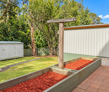 COMFORTABLE FAMILY LIVING WITH SPACIOUS INTERIORS & GENEROUS BACKYARD! - Photo 6