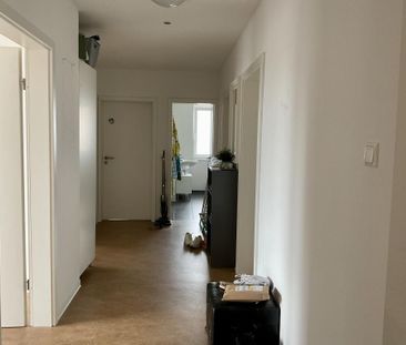 Tolles Zimmer mit großem Balkon in 4-er Wohngemeinschaft! - Photo 1