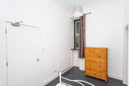 3 bedroom flat to rent - Photo 2