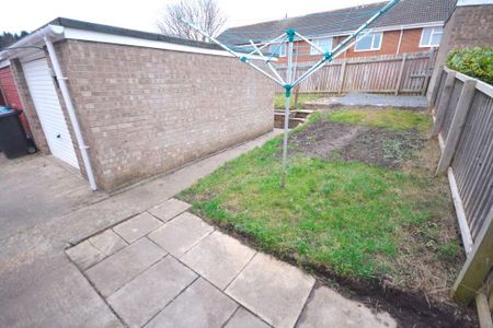 2 bedroom semi-detached bungalow to rent - Photo 3