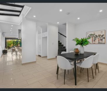 Modern Three Bedroom Home - Private Inspections Welcome - Photo 6