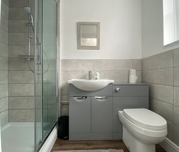 4 bedroom house - Photo 3
