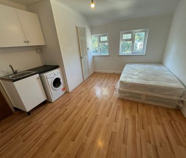 Studio Flat, Lyon Park Avenue, HA0 - Photo 3