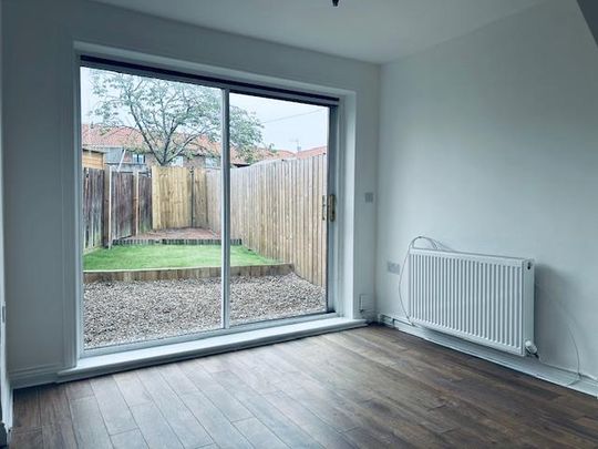3 bedroom terraced house to rent - Photo 1