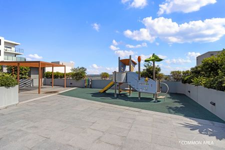 Modern Apartment in Prime Location with Breathtaking Views - Photo 2