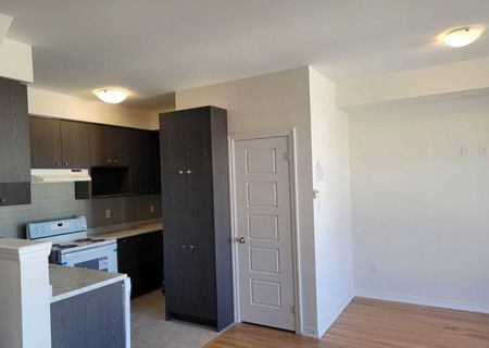 For Lease - 117 Bravo Lane, Newmarket, Ontario - Photo 2