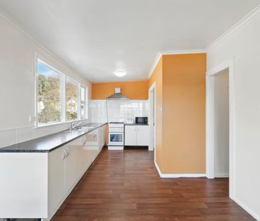 4 Bedrooms and 2 Bathroom house is available now in Sandy Bay - Photo 2