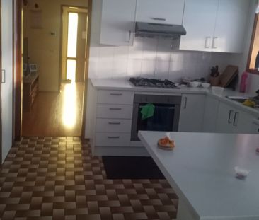 FAMILY HOME - GREAT LOCATION - Photo 3