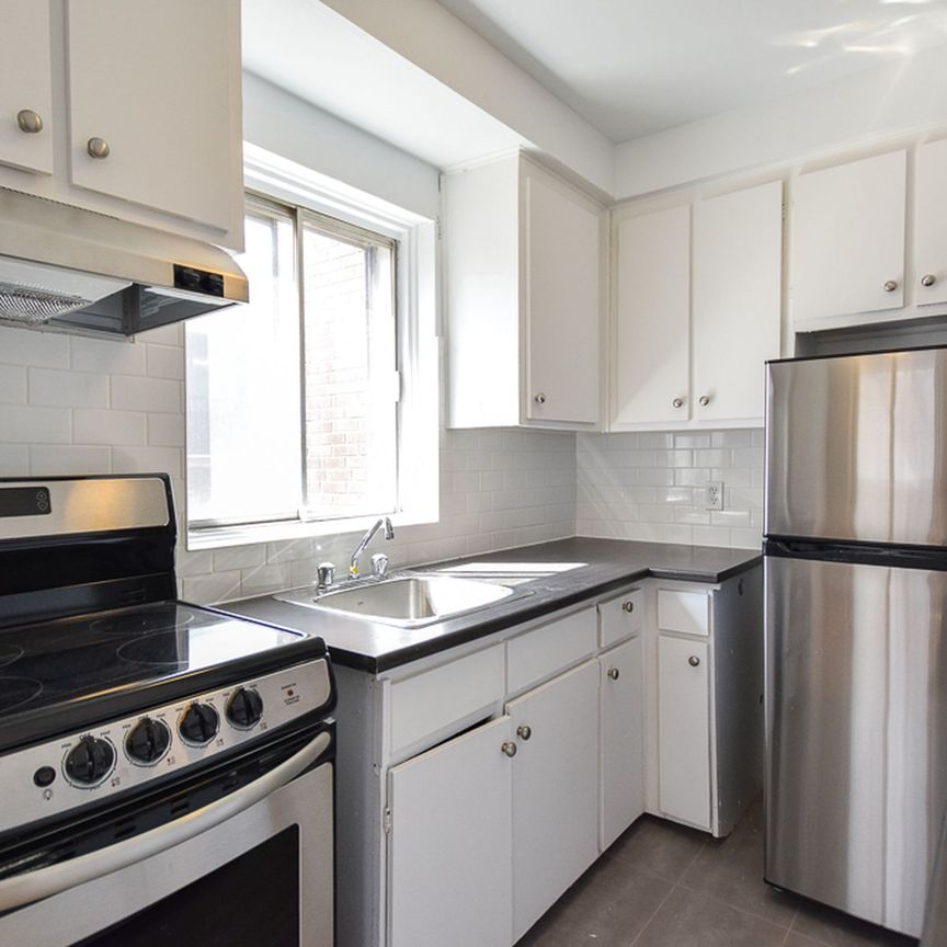 4580 Chemin Queen Mary - Photo 1