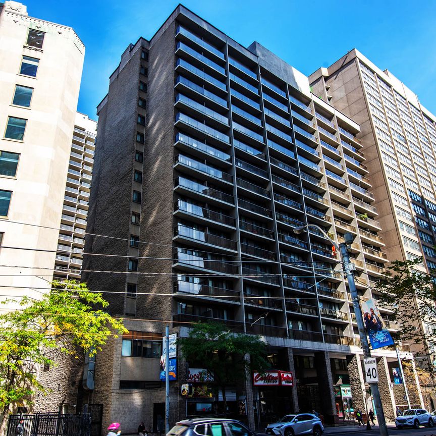 Bachelor Apartment - Photo 1