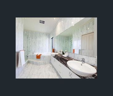 AMAZING 4x2x2 HOME LESS THAN 500m TO THE BEACH! DONT MISS OUT... - Photo 5