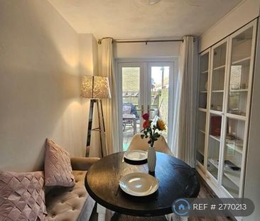 2 bedroom semi-detached house to rent - Photo 4