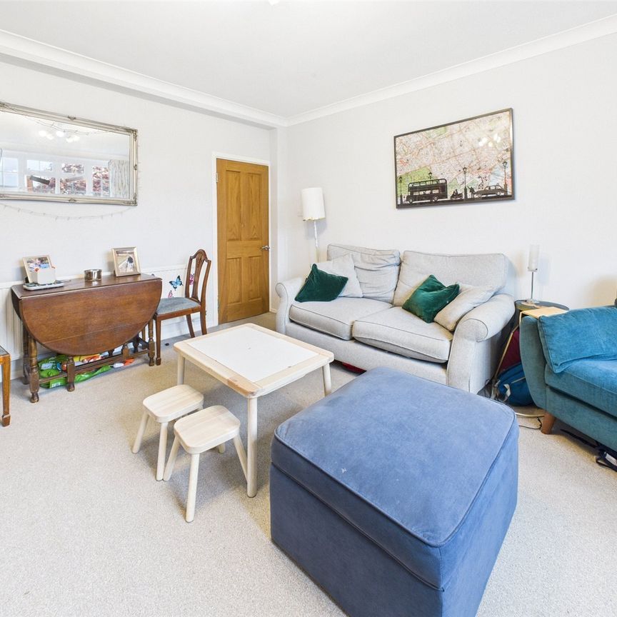 Clifden Court, Twickenham, London, TW1 - Photo 1