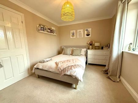 4 bedroom detached house to rent - Photo 3