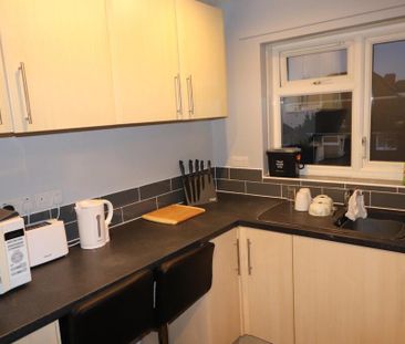 1 bedroom in a flat share to rent - Photo 3