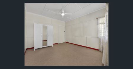 Charming Post-War Home in Quiet Cul-de-Sac - Photo 3