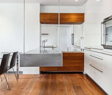 An architecturally designed two bedroom split level apartment on a ... - Photo 3