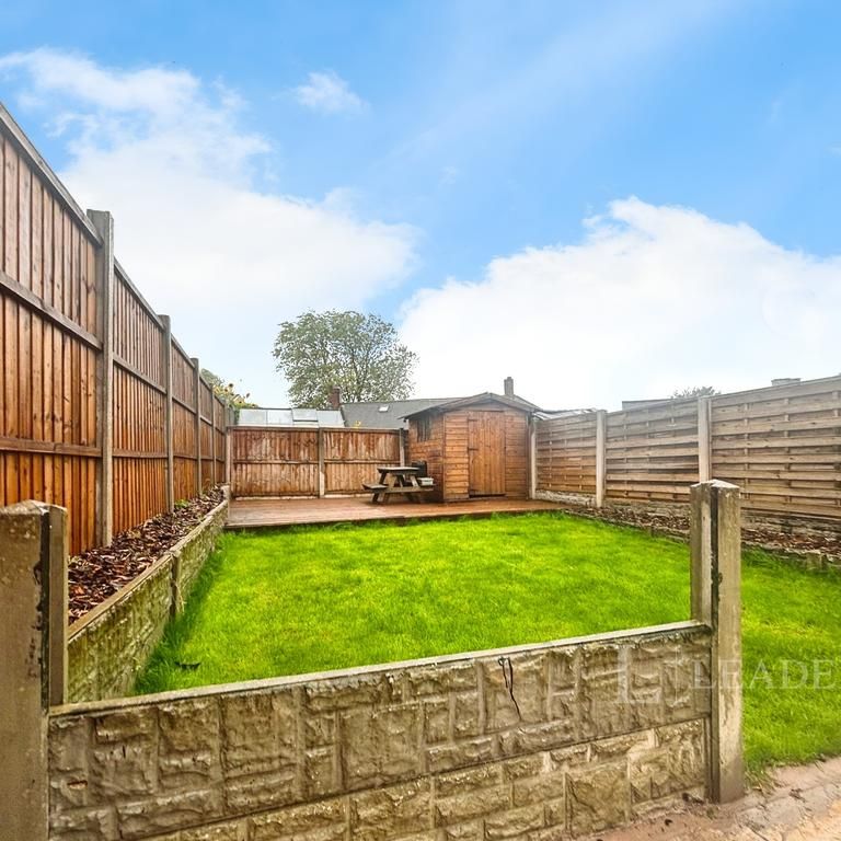 3 bedroom end of terrace house to rent - Photo 1