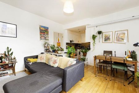 Spacious modern 1 bedroom property in a beautiful conversion in Hackney - Photo 3