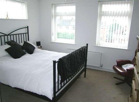 Britannia Lodge, Britannia Road, Westcliff On Sea, SS0 - Photo 2