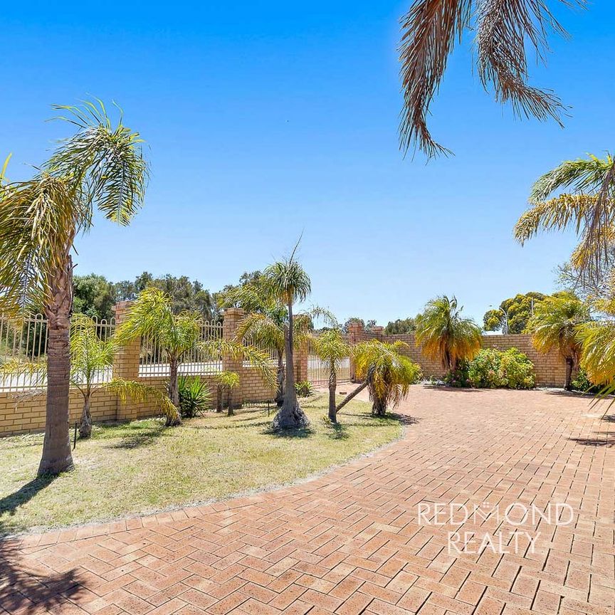 Spacious, Character-Filled Family Home with Ample Parking! - Photo 1