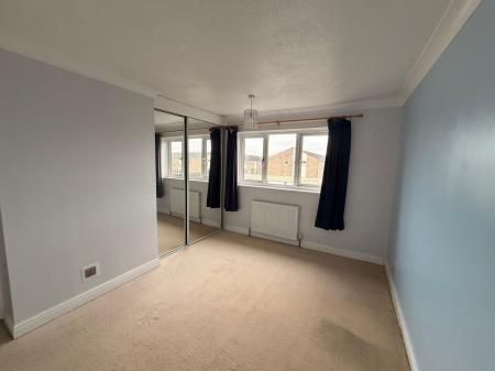 3 bedroom Terraced House To Let - Photo 4