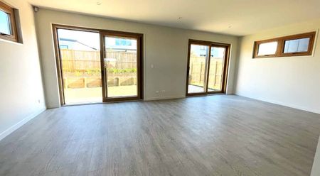 Spacious 4 bedroom with 2 Bathrooms Plus guest toilet - Photo 2