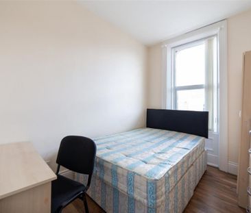 4 bedroom terraced house to rent - Photo 5