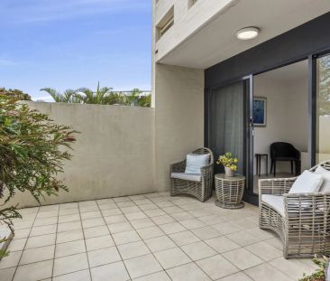 Stylish Townhouse Opposite Golf Course and Beach - Photo 6