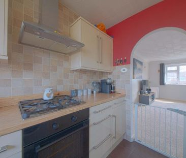 2 bedroom maisonette to rent - Photo 2