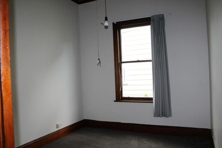 Large Villa with fully fenced backyard! - Photo 5