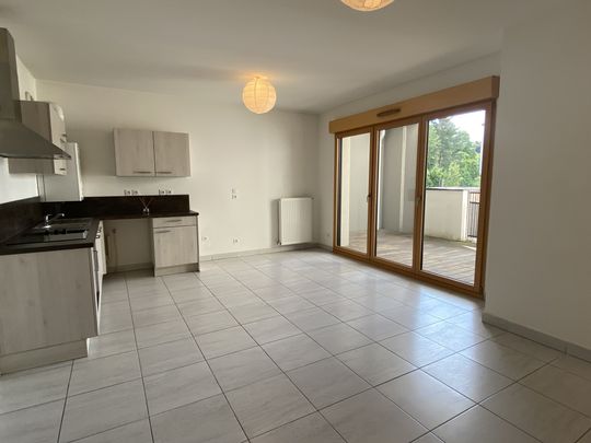 Location Appartement 2 pièces 46m² STE FOY LES LYON 69110 - Photo 1