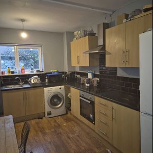Room in a Shared House, Wadham Road, L20 - Photo 3