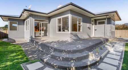 Charming 5BR Home with Deck & Pets OK! - Photo 2