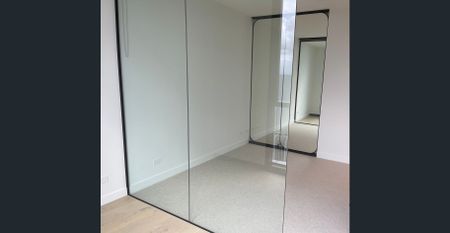 Spacious two-bedroom apartment @Premier Tower - Photo 3