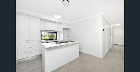 Modern Double-Storey Five Bedroom Family Home - Photo 3