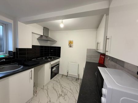 1 bedroom in a house share to rent - Photo 4