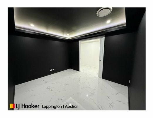 SPACIOUS, STYLISH & PERFECTLY LOCATED! - Photo 1