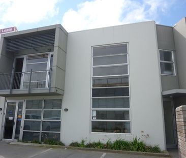 Modern 2-bedroom and 2-ensuite Apartment - Photo 3