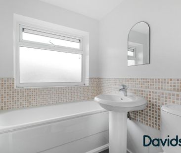 2 bedroom end of terrace house to rent - Photo 3