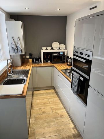 1 bedroom in a house share to rent - Photo 5