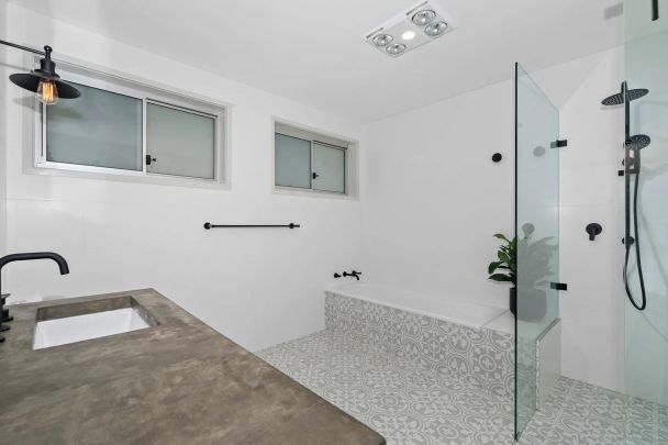 CHARMING LOCATION - LOVELY 4 BEDROOM HOME - Photo 1