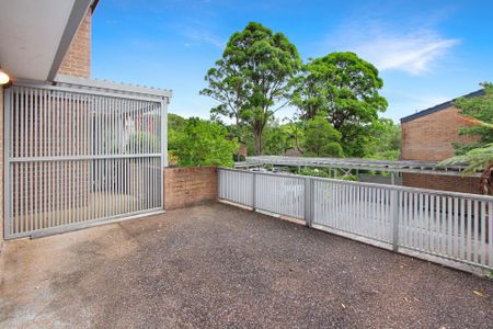 Stunning three bedroom townhouse with bush aspect - Photo 2