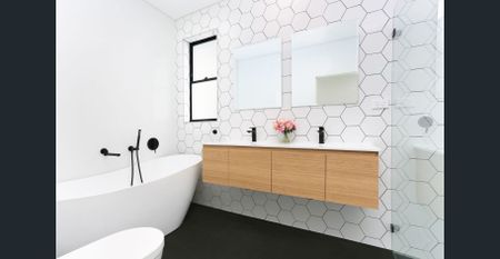 Modern and Spacious 5 Bedroom Home - Photo 5