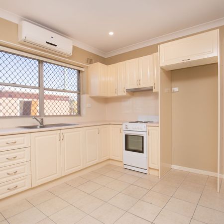CBD LIVING! - Photo 3