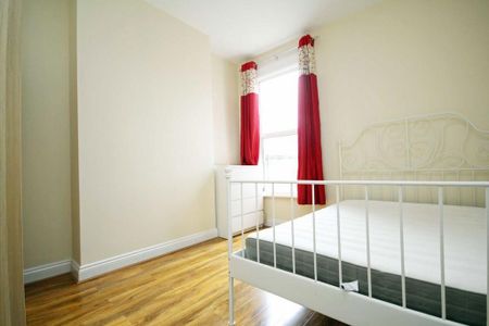 3 bedroom flat to rent - Photo 2