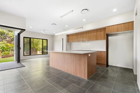 26 Henderson Road, Deagon. - Photo 2