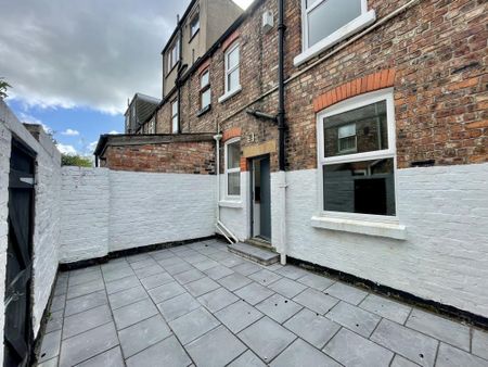 3 bedroom terraced house to rent - Photo 2