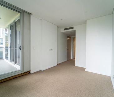 Spacious Three-Bedroom Apartment I Pool & Gym - Photo 5