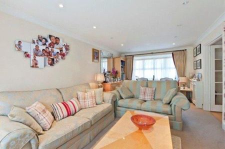 4 bedroom detached house to rent - Photo 2